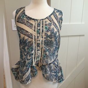 3/$25 Closet Sale.Eyelash couture Medium sleeveless top